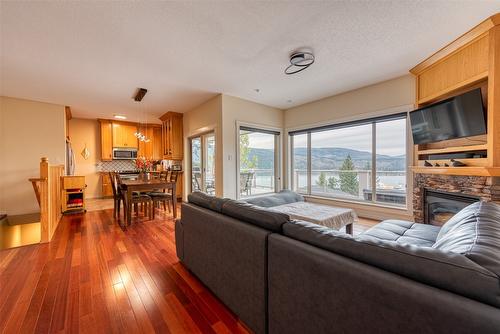 26-40 Kestrel Place, Vernon, BC - Indoor Photo Showing Living Room With Fireplace