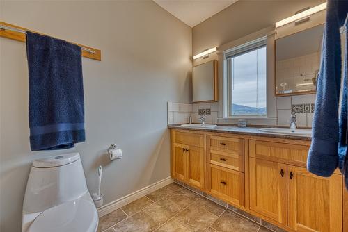 26-40 Kestrel Place, Vernon, BC - Indoor Photo Showing Bathroom