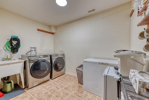 26-40 Kestrel Place, Vernon, BC - Indoor Photo Showing Bedroom