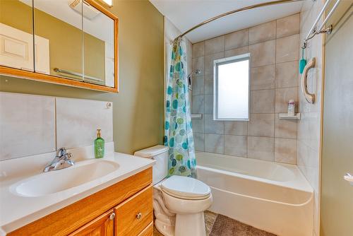 26-40 Kestrel Place, Vernon, BC - Indoor Photo Showing Bathroom