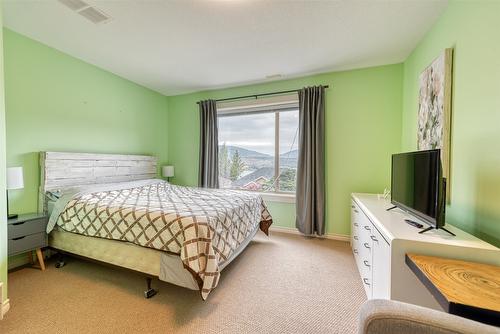 26-40 Kestrel Place, Vernon, BC - Indoor Photo Showing Bedroom