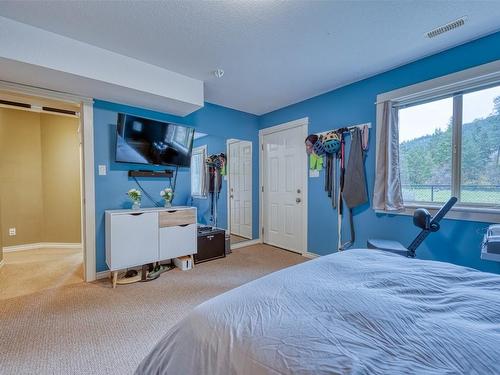 26-40 Kestrel Place, Vernon, BC - Indoor Photo Showing Bedroom