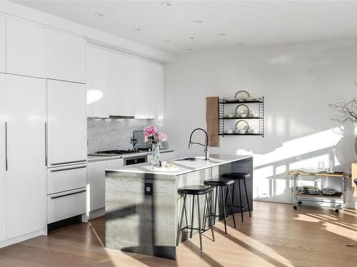 1602-60 Saghalie Rd, Victoria, BC - Indoor Photo Showing Kitchen With Upgraded Kitchen