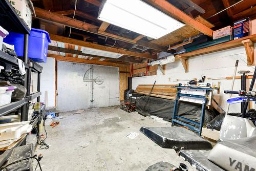 988 Dynes Avenue, Penticton, BC - Indoor Photo Showing Other Room