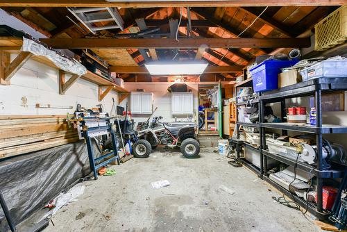 988 Dynes Avenue, Penticton, BC - Indoor Photo Showing Garage