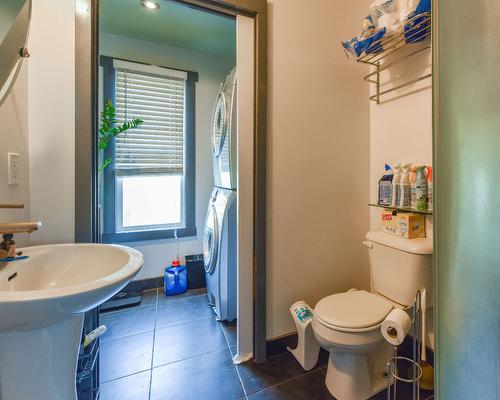 988 Dynes Avenue, Penticton, BC - Indoor Photo Showing Bathroom