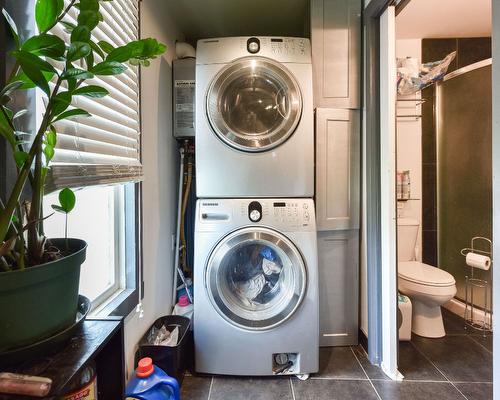 988 Dynes Avenue, Penticton, BC - Indoor Photo Showing Laundry Room