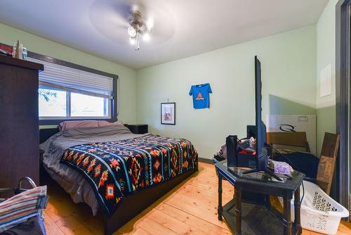 988 Dynes Avenue, Penticton, BC - Indoor Photo Showing Bedroom