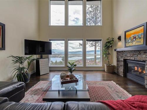 943 Guest Road, West Kelowna, BC - Indoor Photo Showing Living Room With Fireplace