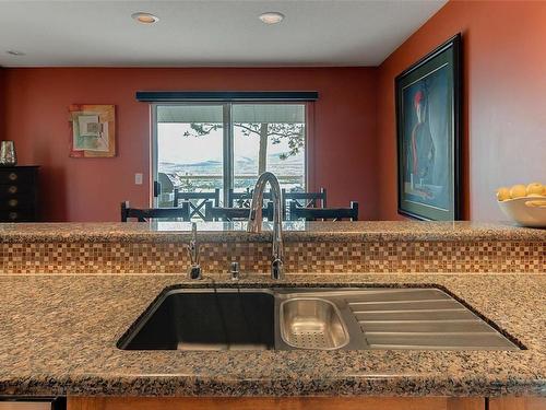 943 Guest Road, West Kelowna, BC - Indoor Photo Showing Kitchen With Double Sink