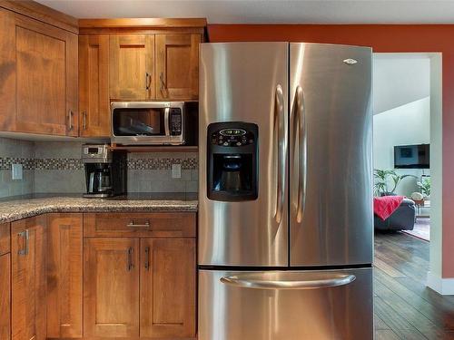 943 Guest Road, West Kelowna, BC - Indoor Photo Showing Kitchen