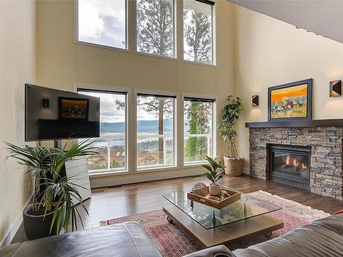 943 Guest Road, West Kelowna, BC - Indoor Photo Showing Living Room With Fireplace