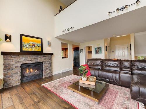 943 Guest Road, West Kelowna, BC - Indoor Photo Showing Living Room With Fireplace