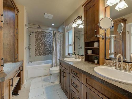 943 Guest Road, West Kelowna, BC - Indoor Photo Showing Bathroom