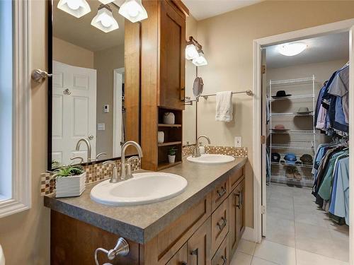 943 Guest Road, West Kelowna, BC - Indoor Photo Showing Bathroom