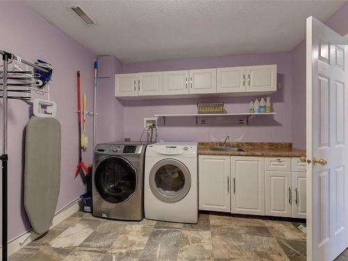 943 Guest Road, West Kelowna, BC - Indoor Photo Showing Laundry Room