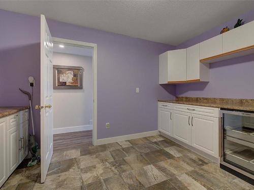 943 Guest Road, West Kelowna, BC - Indoor Photo Showing Kitchen