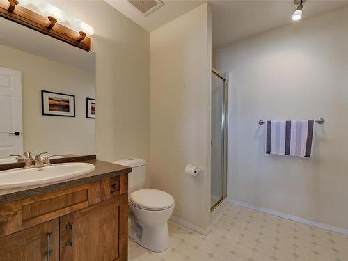 943 Guest Road, West Kelowna, BC - Indoor Photo Showing Bathroom