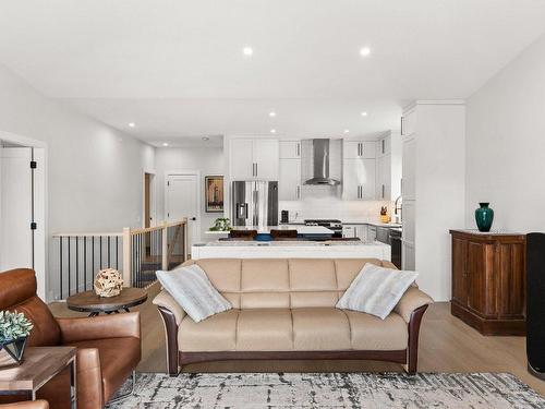 #27-10100 Tyndall Road, Lake Country, BC - Indoor Photo Showing Living Room