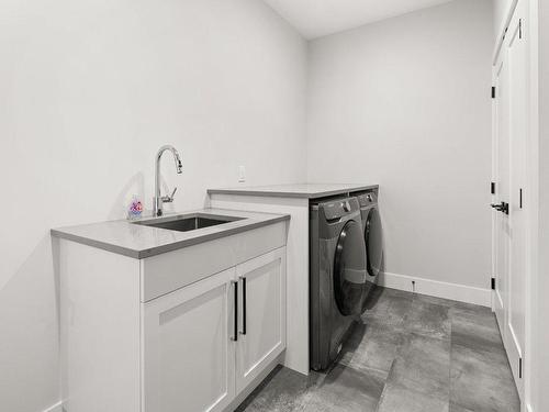 #27-10100 Tyndall Road, Lake Country, BC - Indoor Photo Showing Laundry Room