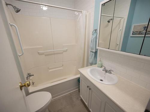 130 Selkirk Street North, Thunder Bay, ON - Indoor Photo Showing Bathroom
