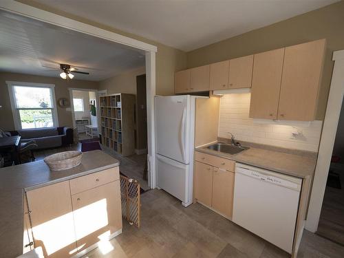 130 Selkirk Street North, Thunder Bay, ON - Indoor Photo Showing Kitchen
