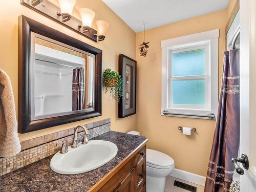 1922 Gardiner Road, Kamloops, BC - Indoor Photo Showing Bathroom