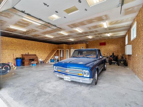 1922 Gardiner Road, Kamloops, BC - Indoor Photo Showing Garage