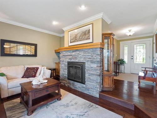 1922 Gardiner Road, Kamloops, BC - Indoor Photo Showing Living Room With Fireplace