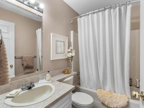 1263 14Th Street, Kamloops, BC - Indoor Photo Showing Bathroom