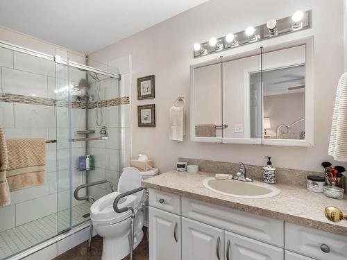 1263 14Th Street, Kamloops, BC - Indoor Photo Showing Bathroom