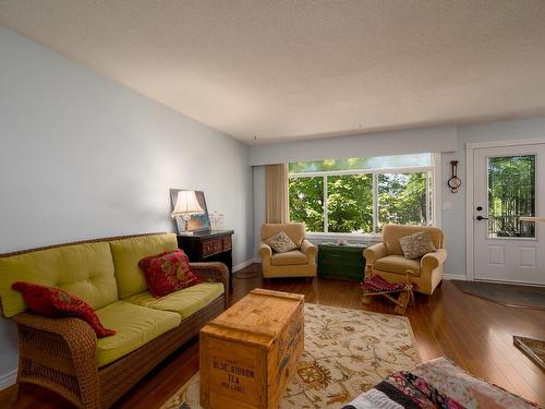 287 Reighmount Drive, Kamloops, BC - Indoor Photo Showing Living Room