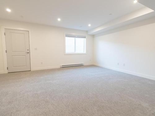 113-8960 Dallas Drive, Kamloops, BC - Indoor Photo Showing Other Room