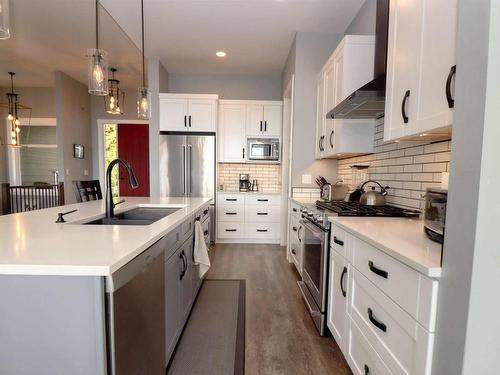 1750 Recline Ridge Road, Out Of District, BC - Indoor Photo Showing Kitchen With Upgraded Kitchen