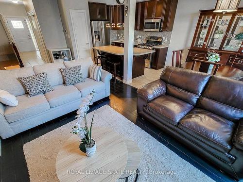 110 Marina Point Cres, Hamilton, ON - Indoor Photo Showing Living Room