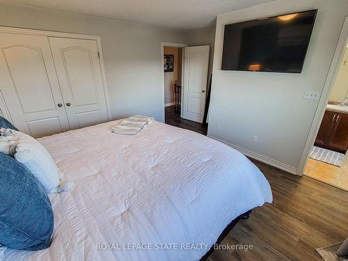 110 Marina Point Cres, Hamilton, ON - Indoor Photo Showing Bedroom