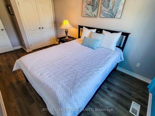 110 Marina Point Cres, Hamilton, ON - Indoor Photo Showing Bedroom