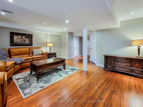 110 Marina Point Cres, Hamilton, ON - Indoor Photo Showing Living Room