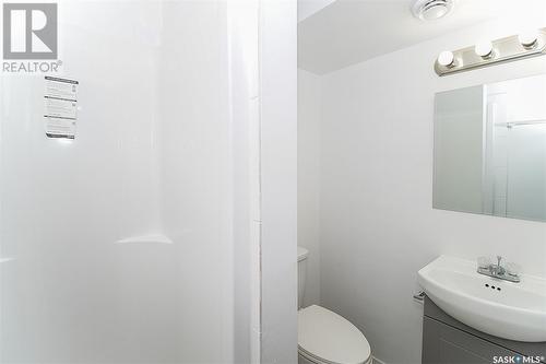 978 Angus Street, Regina, SK - Indoor Photo Showing Bathroom