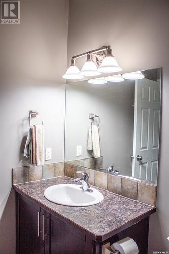 6 Whitley Street, Melfort, SK - Indoor Photo Showing Bathroom
