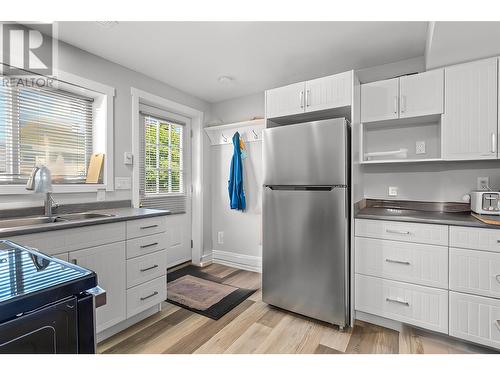 176 Merrifield Court, Kelowna, BC - Indoor Photo Showing Kitchen With Double Sink