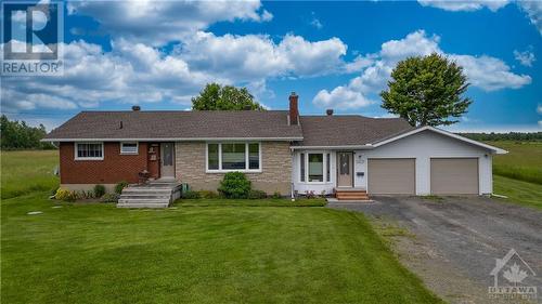 4205 Thunder Road, Gloucester, ON - Outdoor With Facade