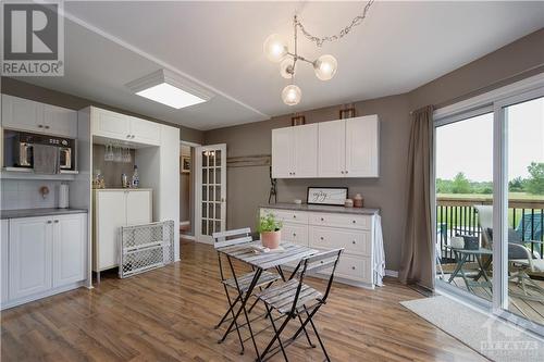 4205 Thunder Road, Gloucester, ON - Indoor Photo Showing Kitchen