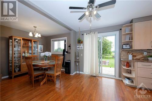4205 Thunder Road, Gloucester, ON - Indoor Photo Showing Dining Room