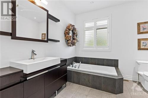 6131 Knights Drive, Ottawa, ON - Indoor Photo Showing Bathroom