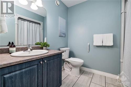 Three piece bathroom on the main floor. - 24 Mary Hill Crescent, Richmond, ON - Indoor Photo Showing Bathroom
