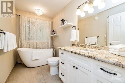 Relax in the spa-like 4 piece ensuite! - 24 Mary Hill Crescent, Richmond, ON - Indoor Photo Showing Bathroom