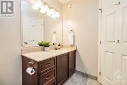 Main family 4 piece bathroom. - 