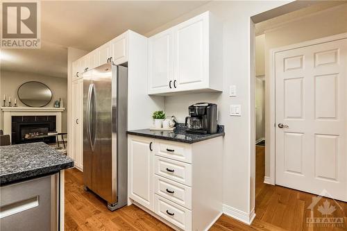 24 Mary Hill Crescent, Richmond, ON - Indoor Photo Showing Kitchen