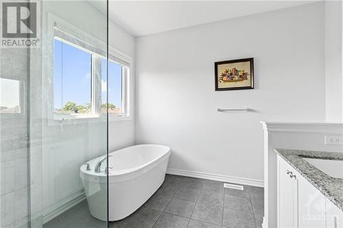 573 Parade Drive, Stittsville, ON - Indoor Photo Showing Bathroom